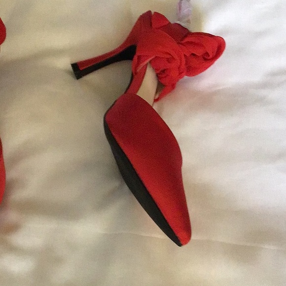 Coutgo Women Red Lace Up Satin Bow Closed Toe Pumps - Picture 6 of 7